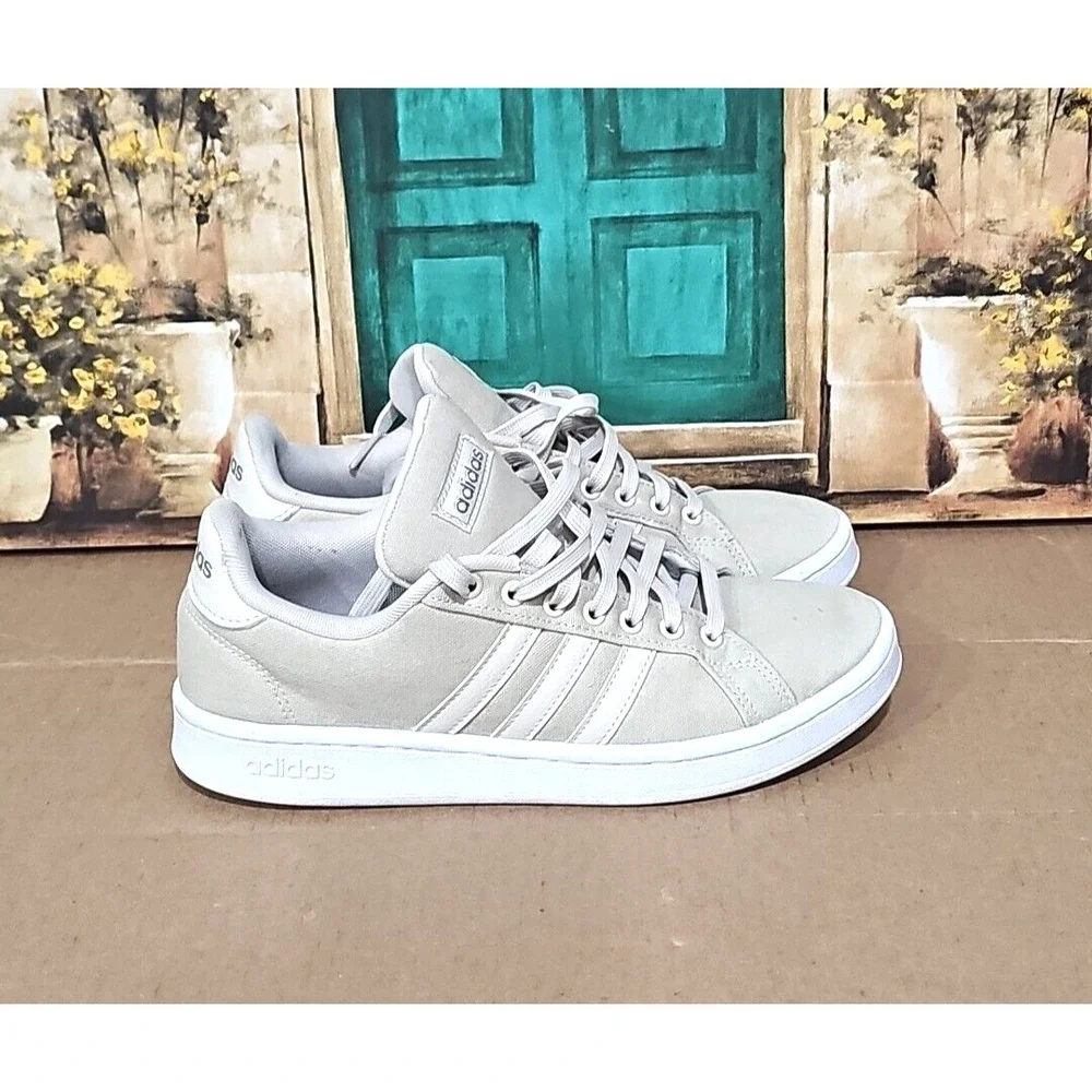 Adidas  Cloudfoam Women's  US Size 8 Sneakers  - HWI 28Y001